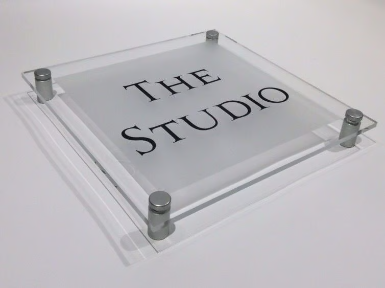 impression de logos sur plexiglas