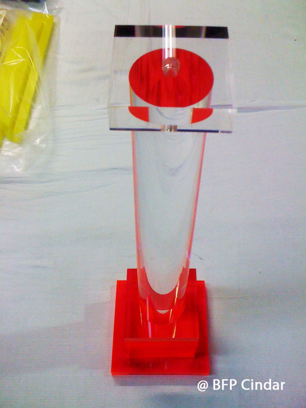 Pied de lampe en plexiglas
